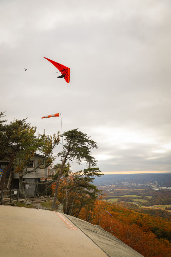 Hang Gliding and soaring over Lookout Mountain